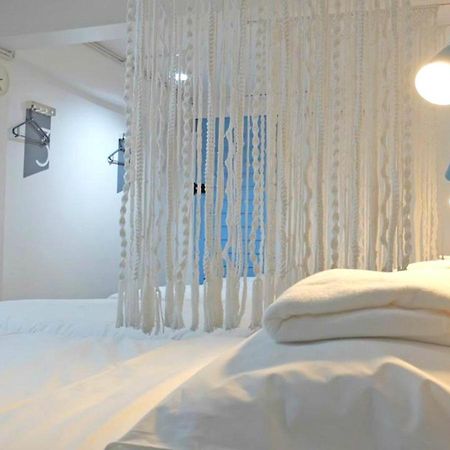 A Dude Mini Hostel (Adults Only) Чиангмай Екстериор снимка