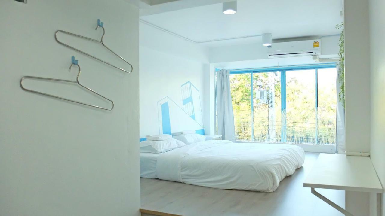 A Dude Mini Hostel (Adults Only) Чиангмай Екстериор снимка