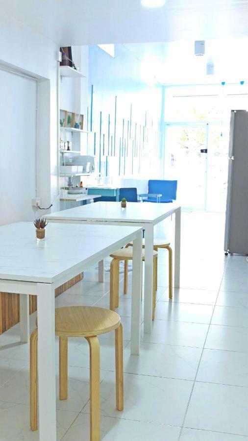 A Dude Mini Hostel (Adults Only) Чиангмай Екстериор снимка