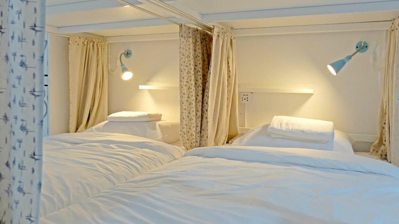 A Dude Mini Hostel (Adults Only) Чиангмай Екстериор снимка
