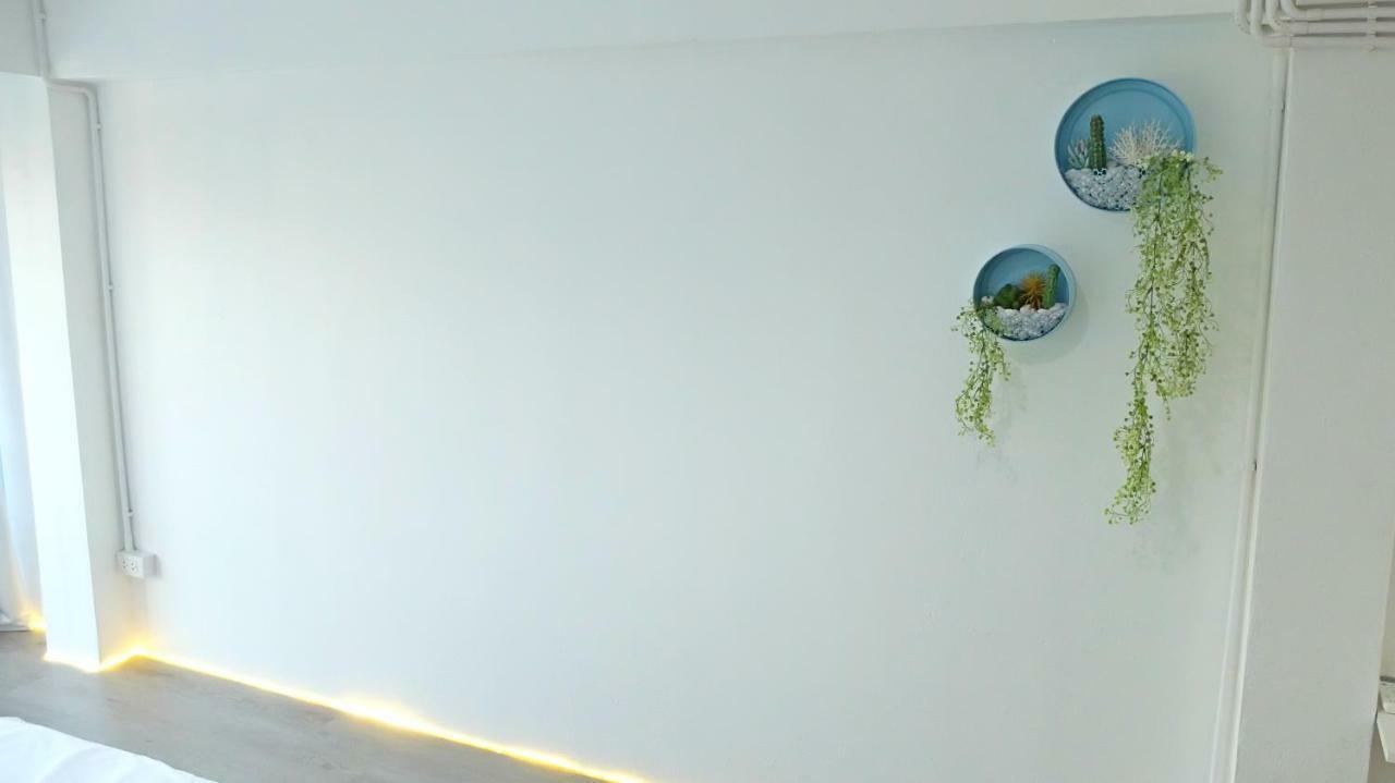 A Dude Mini Hostel (Adults Only) Чиангмай Екстериор снимка
