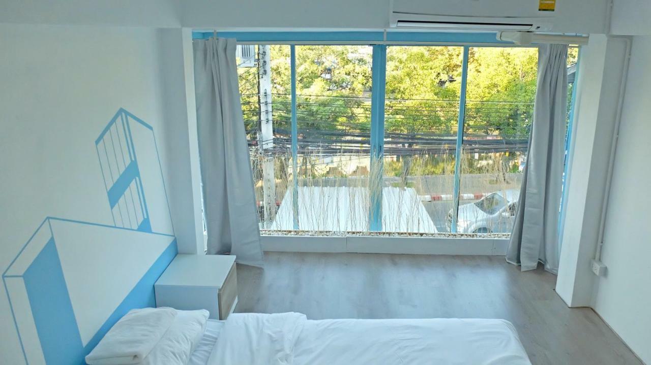 A Dude Mini Hostel (Adults Only) Чиангмай Екстериор снимка
