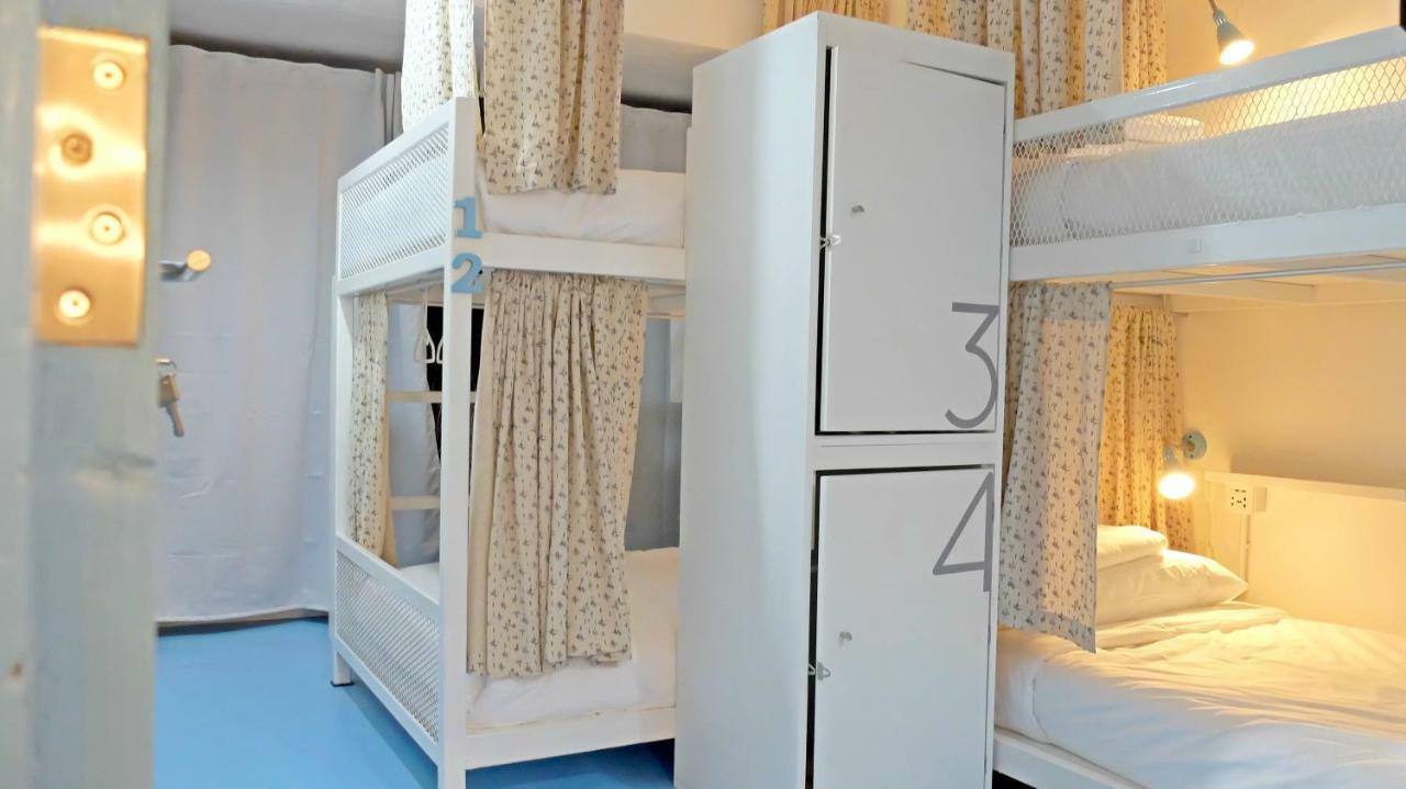 A Dude Mini Hostel (Adults Only) Чиангмай Екстериор снимка