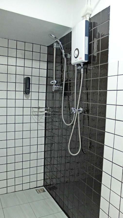 A Dude Mini Hostel (Adults Only) Чиангмай Екстериор снимка