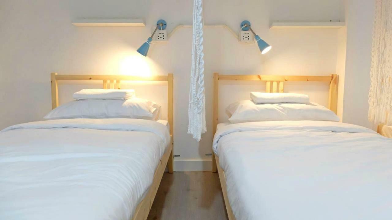 A Dude Mini Hostel (Adults Only) Чиангмай Екстериор снимка