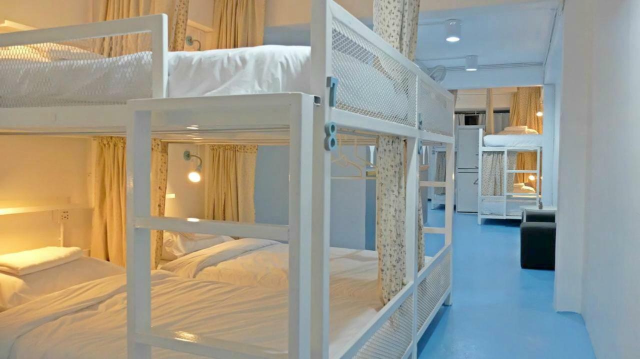A Dude Mini Hostel (Adults Only) Чиангмай Екстериор снимка