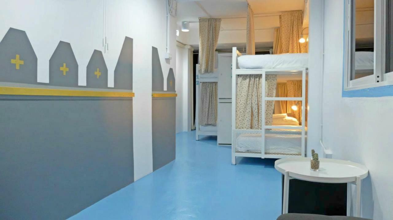 A Dude Mini Hostel (Adults Only) Чиангмай Екстериор снимка