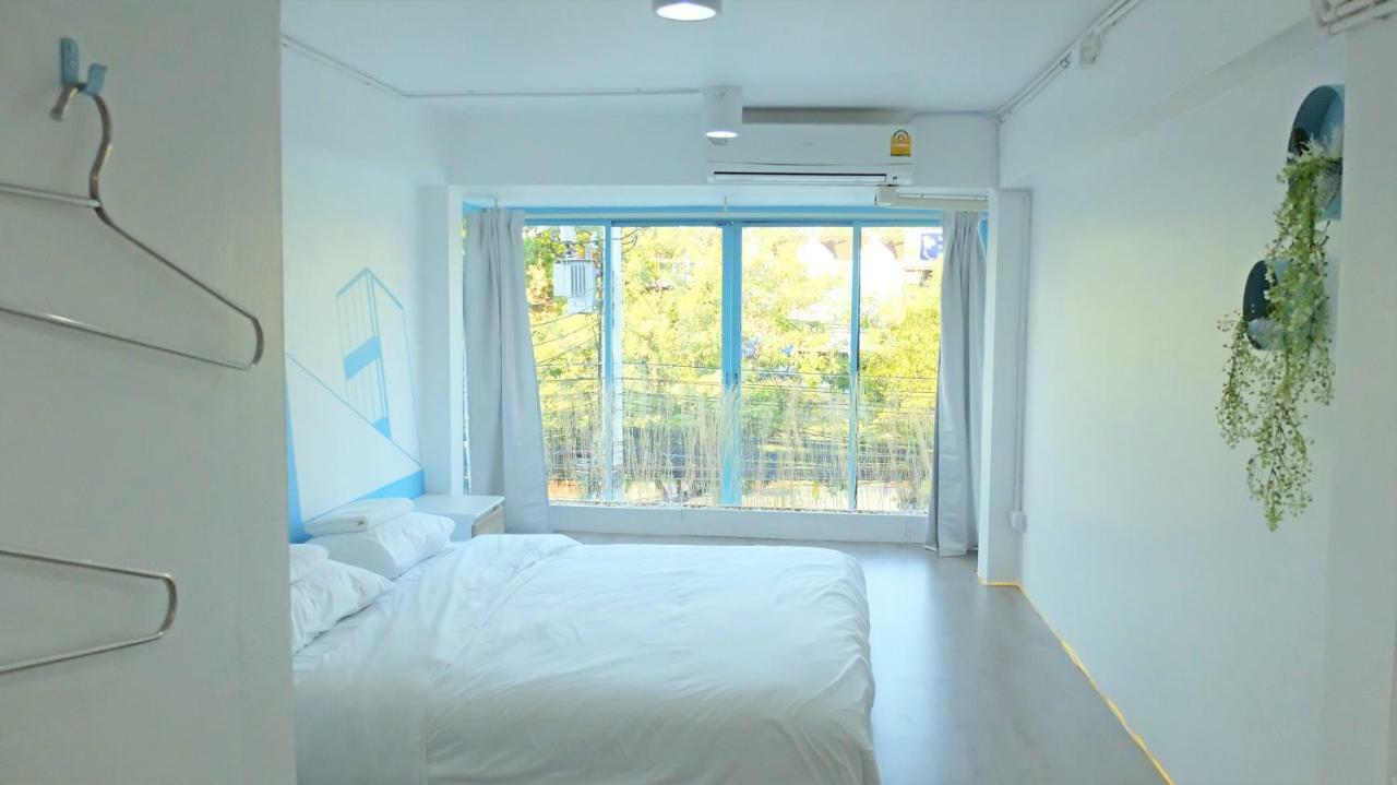 A Dude Mini Hostel (Adults Only) Чиангмай Екстериор снимка