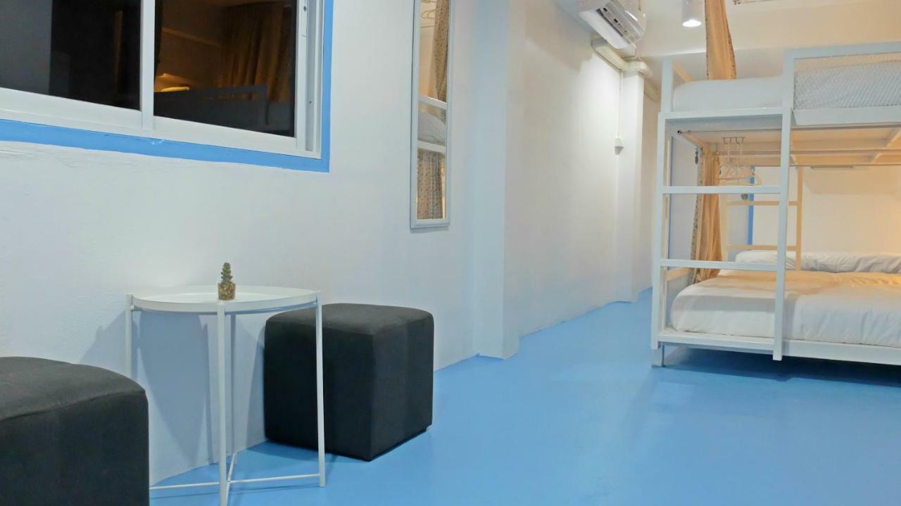 A Dude Mini Hostel (Adults Only) Чиангмай Екстериор снимка