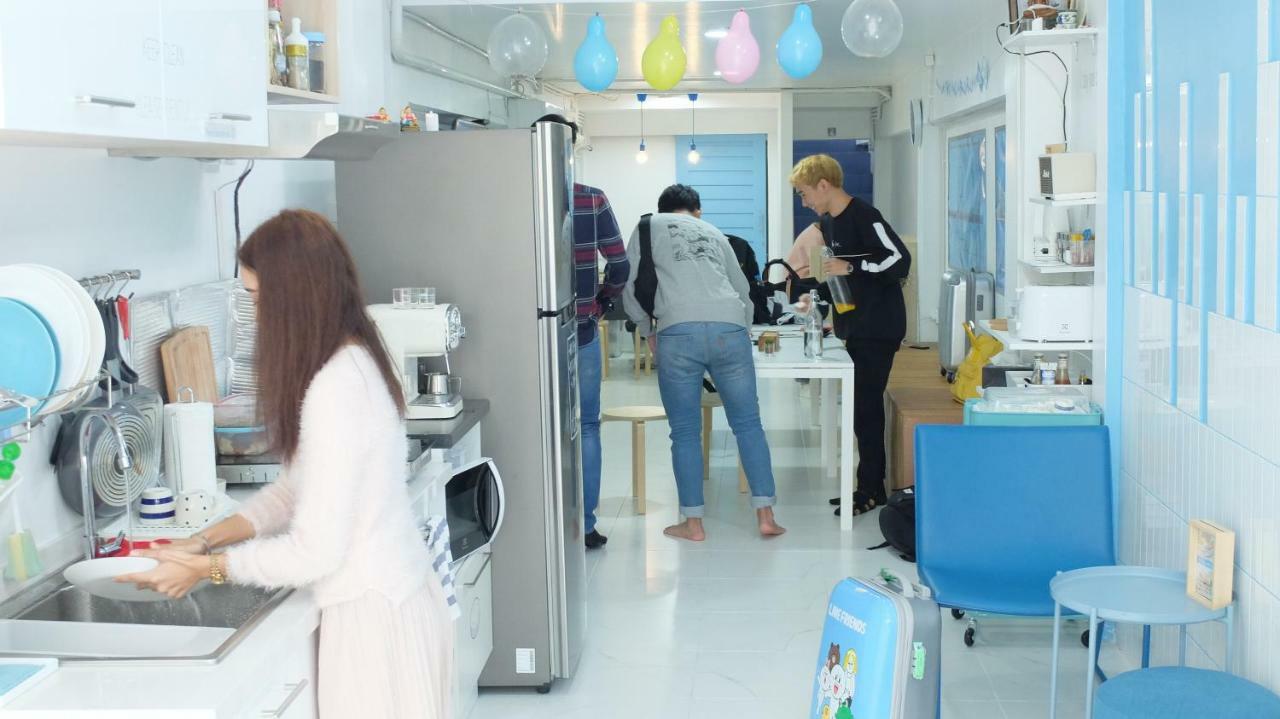 A Dude Mini Hostel (Adults Only) Чиангмай Екстериор снимка